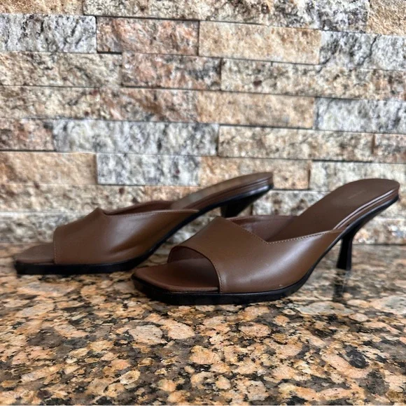 The Row Lauren Leather Kitten-Heel Mules in Cipria - Picture 8 of 14